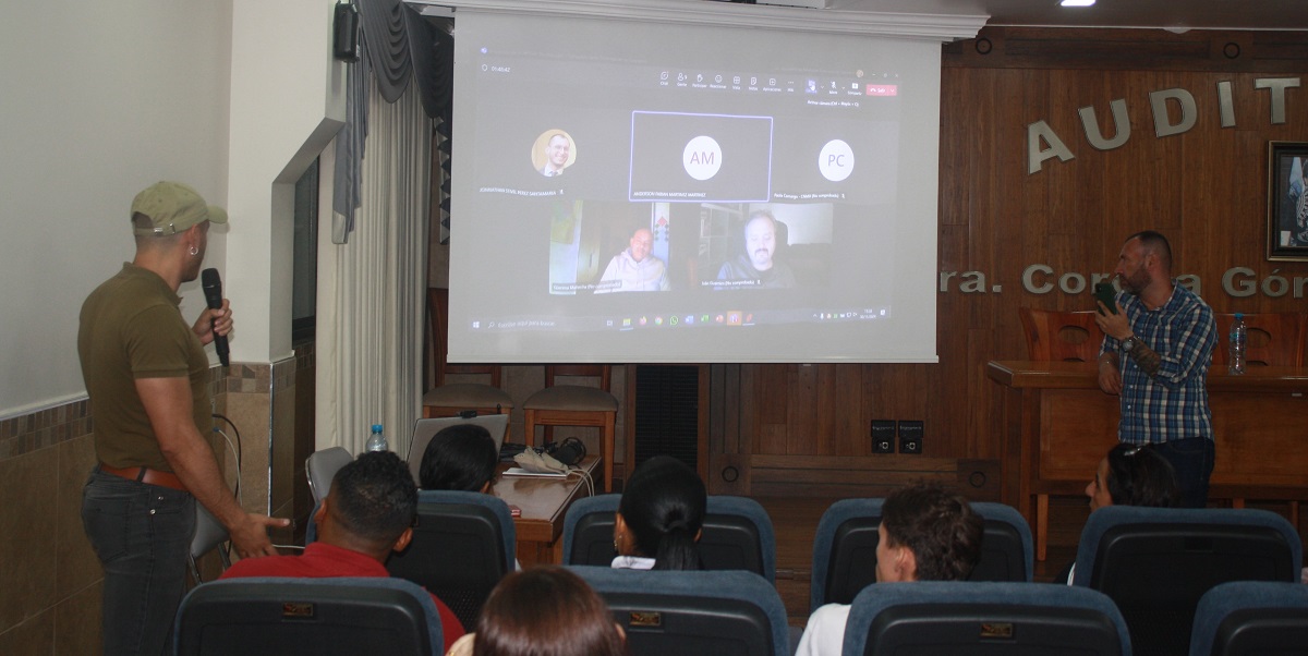 Consulado de Colombia en Santo Domingo de los Colorados presentó la película ‘Del otro lado’ del director colombiano Iván Guarnizo llamada 