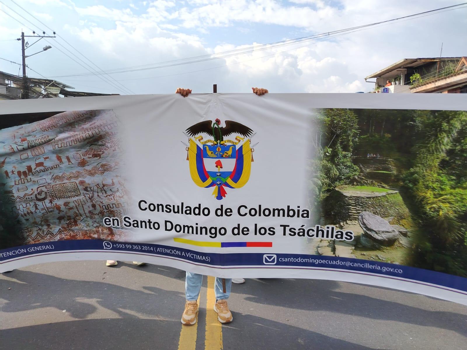 Consulado de Colombia participó en el desfile del pregón de los 58 años de cantonización de Santo Domingo