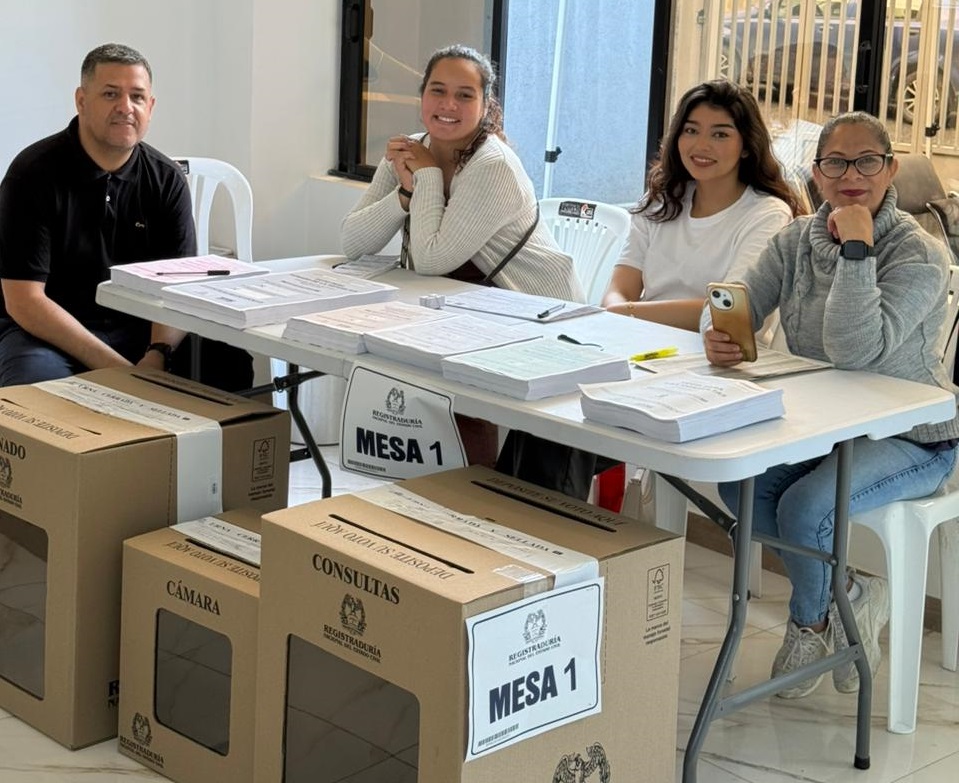 Connacionales participaron en las elecciones a Congreso de la República de 2026 en el Consulado de Colombia en Santo Domingo de los Tsáchilas