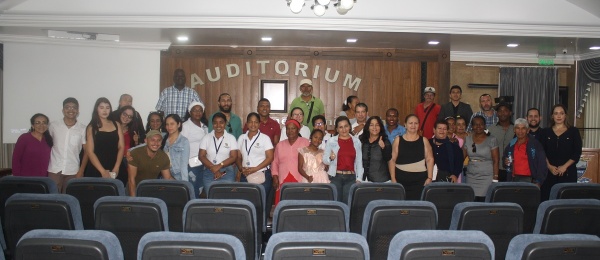 Consulado de Colombia en Santo Domingo de los Colorados presentó la película ‘Del otro lado’ del director colombiano Iván Guarnizo llamada 